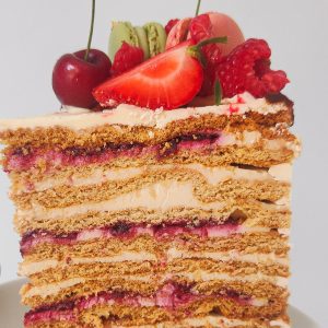 Honey cake with caramelized Creme Fraiche