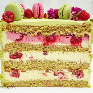 Pistacijų ir aviečių biskvitinis tortas