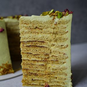 Pistacijų lakštinis Baklavos tortas