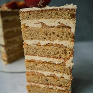 Migdolų ir abrikosų tortas su karamele