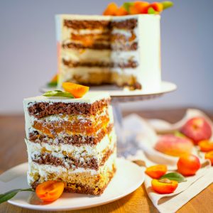 Abrikosų ir lazdyno riešutų tortas
