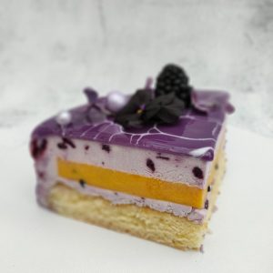 Mangų, mėlynių ir jogurto tortas